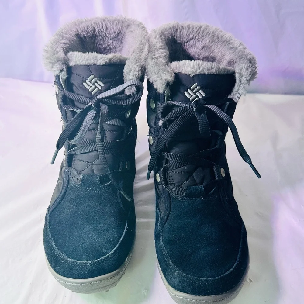Columbia Women's Black Quilted Winter Boots with Gray Faux-Fur Trim